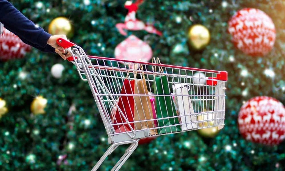 Ξεκινά το εορταστικό ωράριο την Τρίτη 12/12-Ανοικτά τα εμπορικά τις Κυριακές